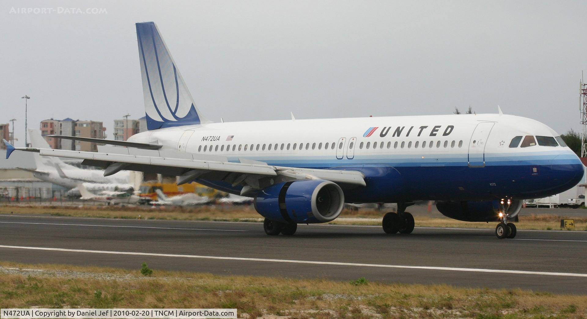 N472UA, 2001 Airbus A320-232 C/N 1435, United air just landed at TNCM