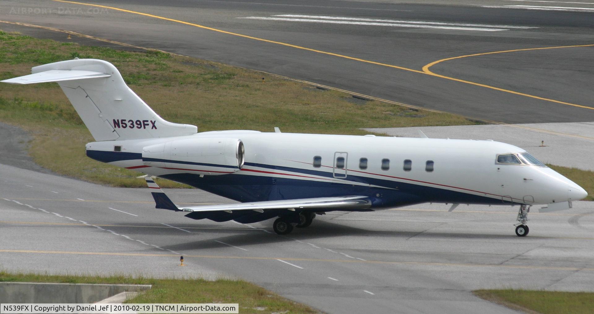 N539FX, 2008 Bombardier Challenger 300 (BD-100-1A10) C/N 20202, N539FX taxing to alpha