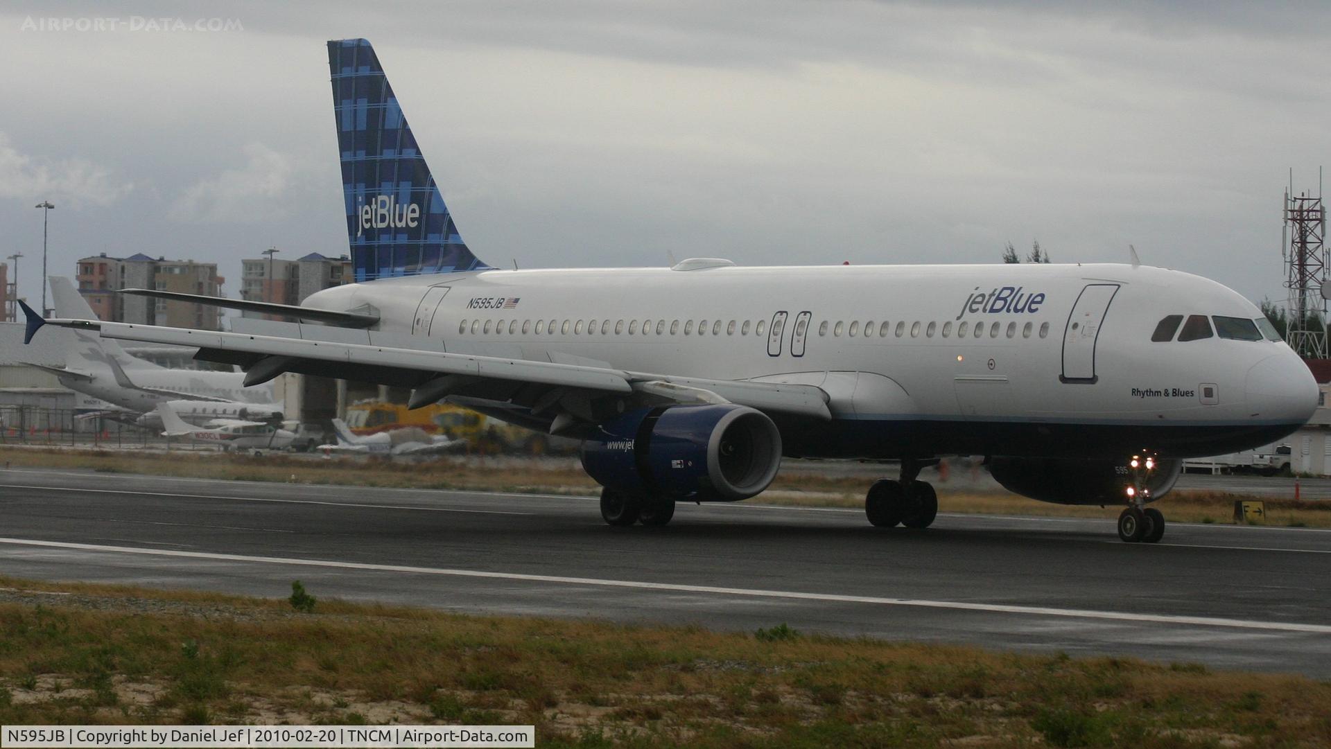 N595JB, 2004 Airbus A320-232 C/N 2286, Just landed at TNCm runway 10