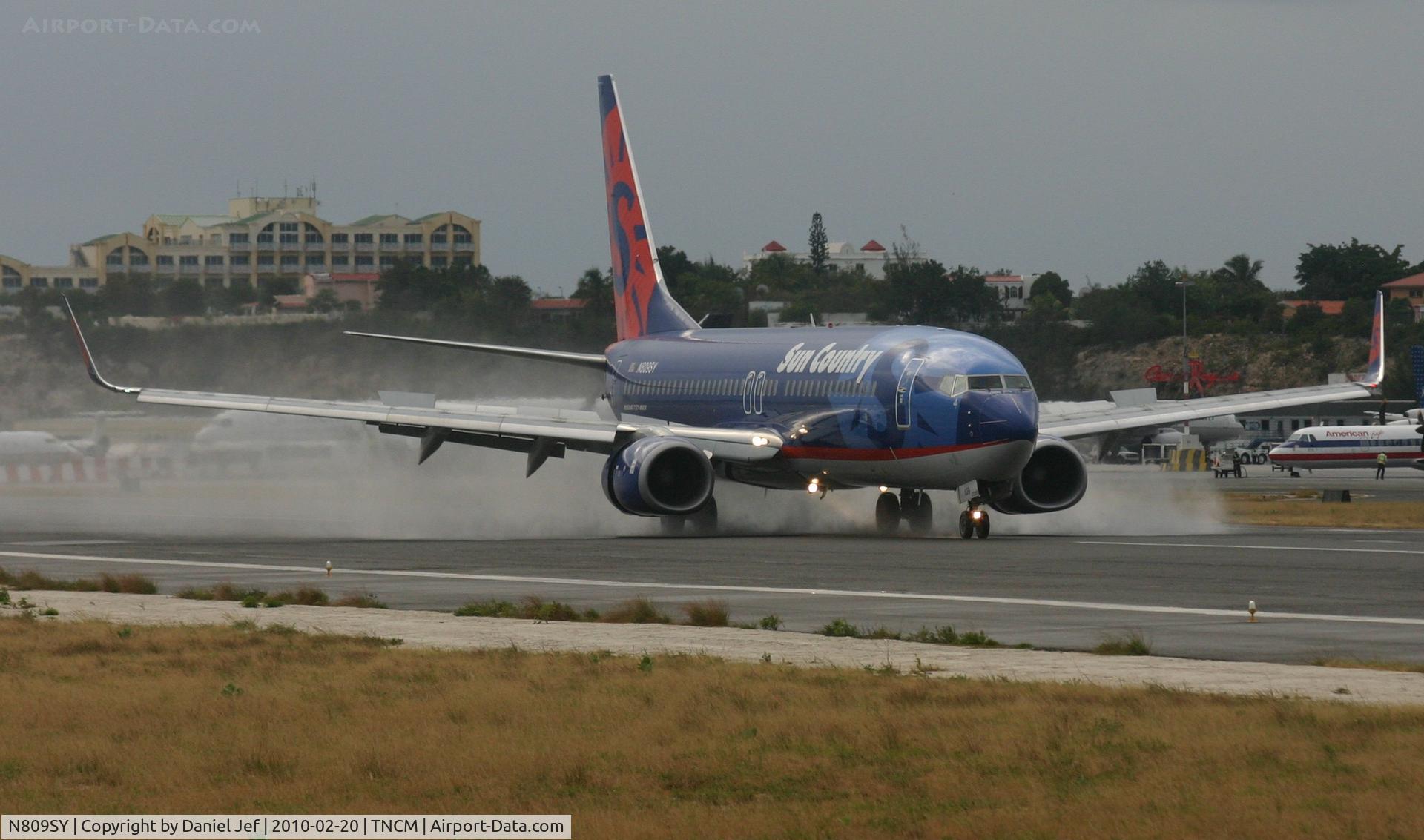 N809SY, 2005 Boeing 737-8Q8 C/N 30683, Sun country N809SY landing at TNCM on a very wet runway 10