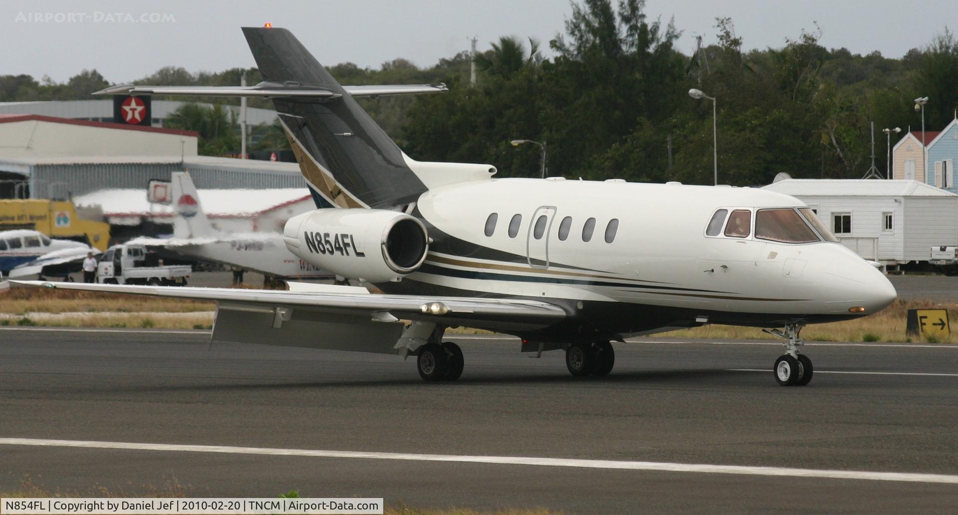 N854FL, 1999 Raytheon Hawker 800XP C/N 258454, N854FL just landed at TNCM