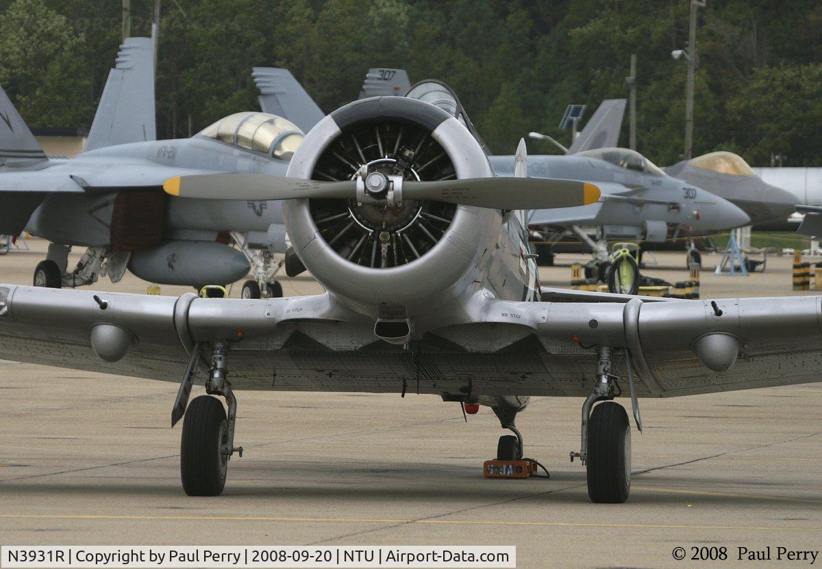 N3931R, North American AT-6B Texan C/N 84-923, Showing off her guns