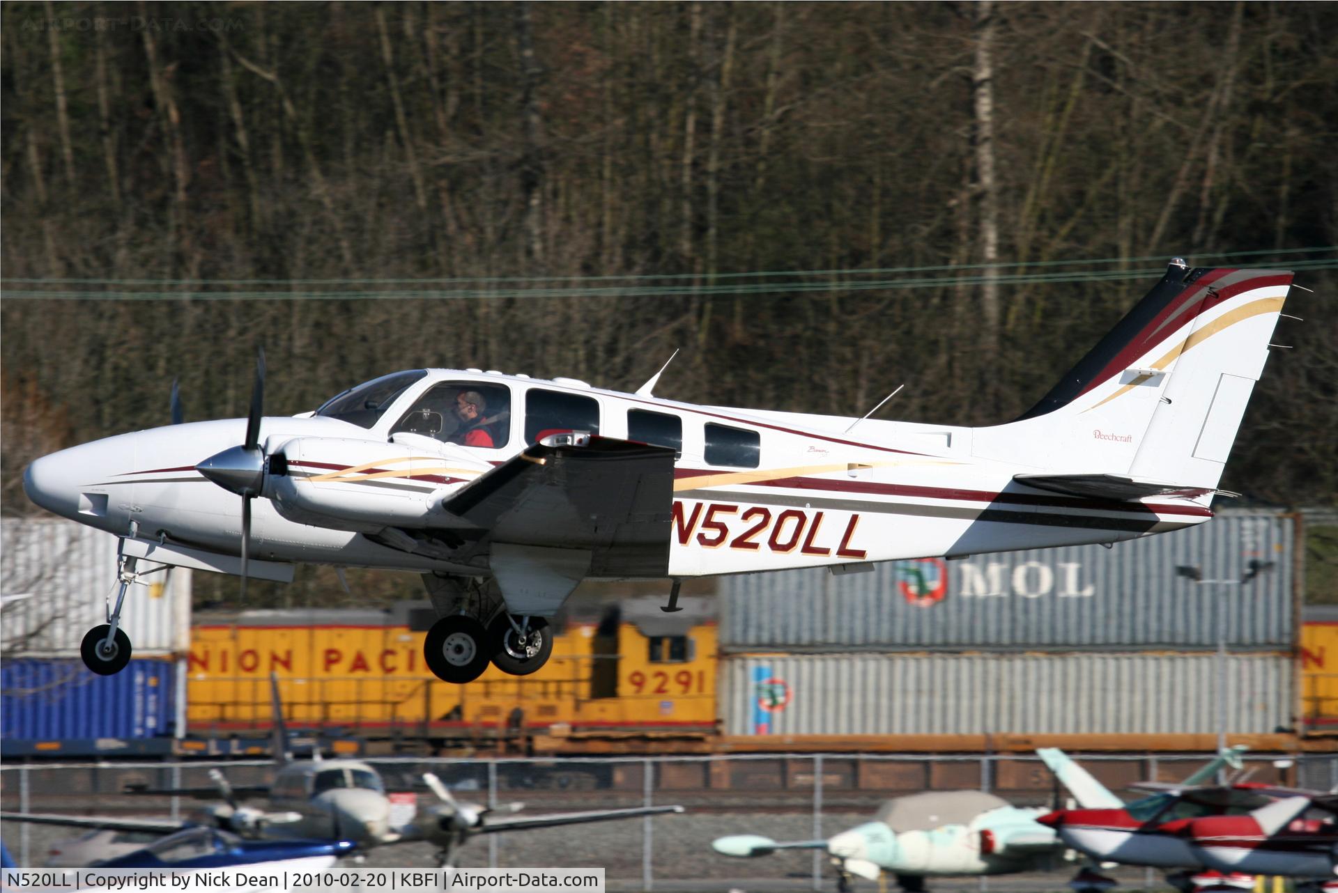 N520LL, 2002 Raytheon Aircraft Company 58 C/N TH-2052, KBFI