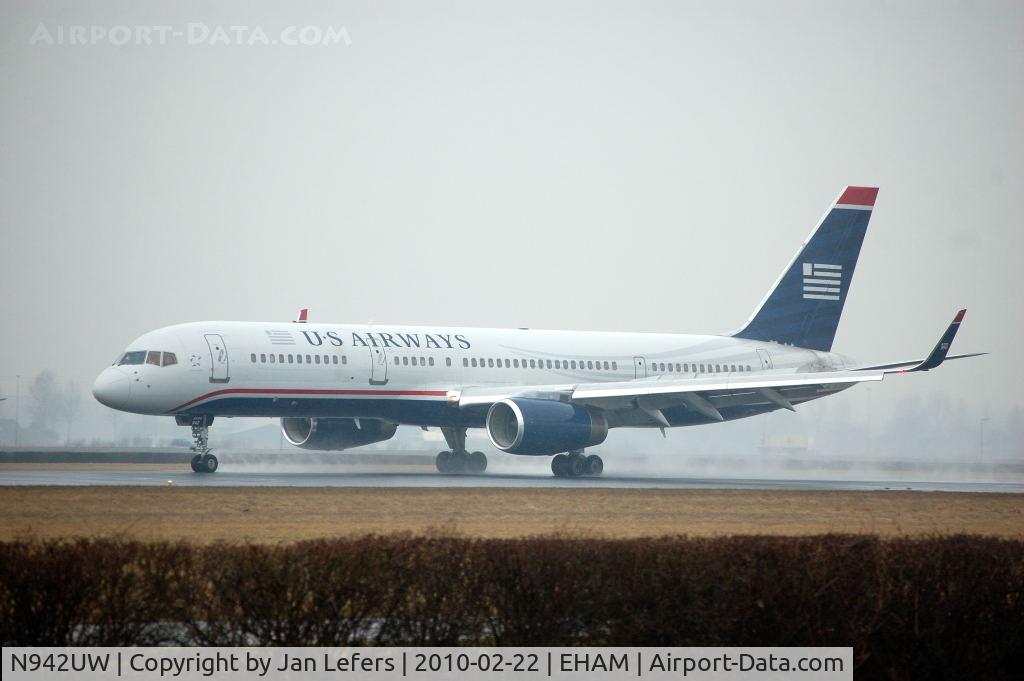N942UW, 1995 Boeing 757-2B7 C/N 27807, Landing in heavy rain