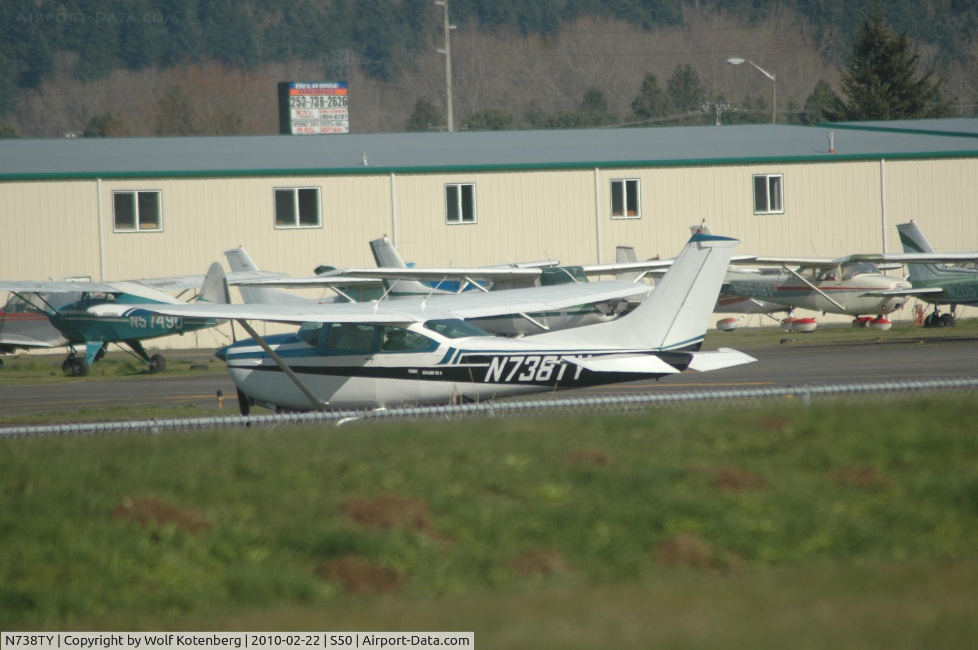 N738TY, 1979 Cessna TR182 Turbo Skylane RG C/N R18200959, warming up, apron