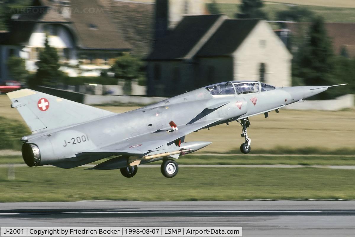 J-2001, Dassault Mirage IIIDS C/N 227F/BS1, about to touchdown