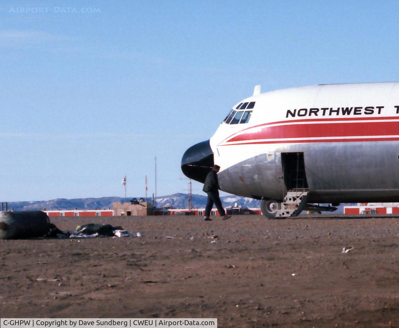 C-GHPW, 1978 Lockheed L-100-30 Hercules (L-382G) C/N 382-4799, Resupply at Eureka weather station on Ellesmere Island