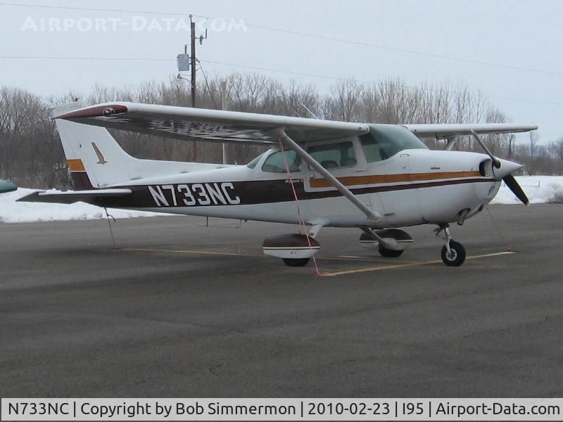 N733NC, 1976 Cessna 172N C/N 17268411, On the ramp at Kenton, Ohio.