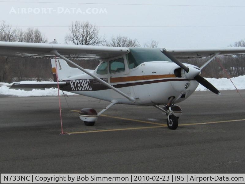 N733NC, 1976 Cessna 172N C/N 17268411, On the ramp at Kenton, Ohio.