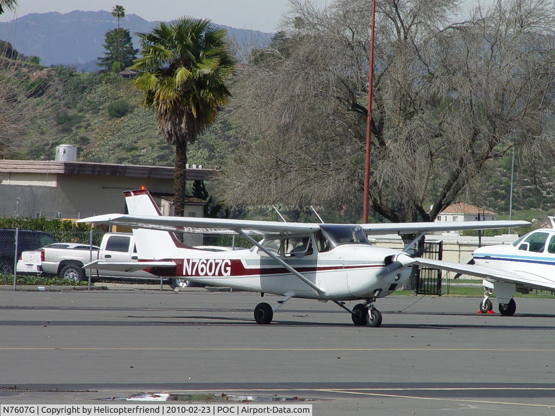 N7607G, 1970 Cessna 172L C/N 17259307, Taxiing out of transient parking