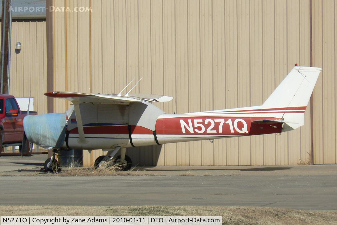 N5271Q, 1972 Cessna 150L C/N 15073171, At Denton Municipal