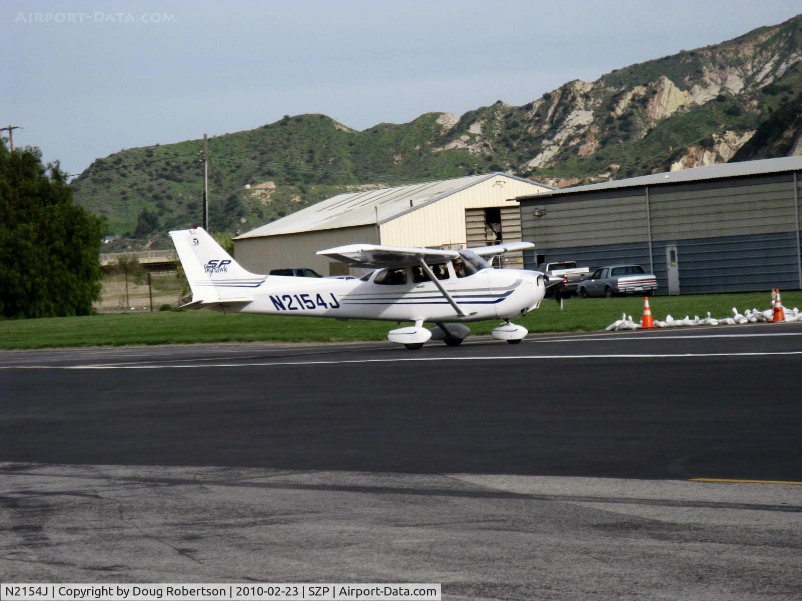N2154J, 2003 Cessna 172S C/N 172S9451, 2003 Cessna 172S SKYHAWK SP, Lycoming IO-360-L2A 180 Hp, taking the active