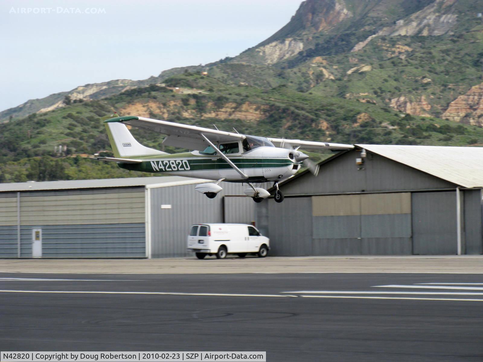 N42820, 1968 Cessna 182L Skylane C/N 18259204, 1968 Cessna 182L SKYLANE, Continental O-470-S 230 Hp, on short final Rwy 22