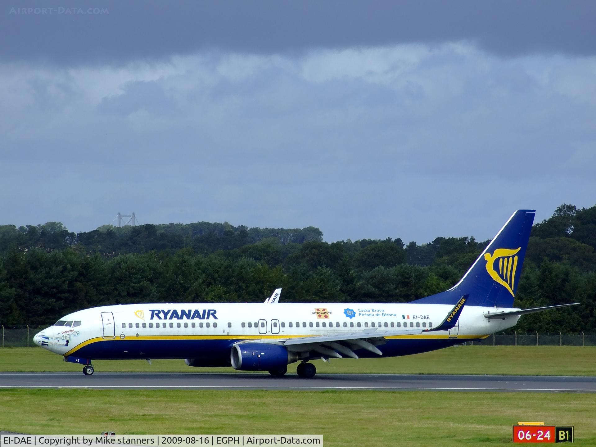 EI-DAE, 2002 Boeing 737-8AS C/N 33545, Ryanair Boeing 737-8AS At EDI,note the nose art