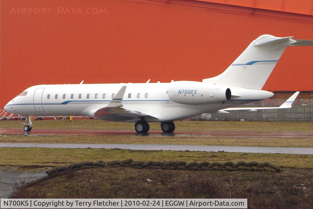 N700KS, 2002 Bombardier BD-700-1A10 Global Express C/N 9109, Global Express arriving at Luton