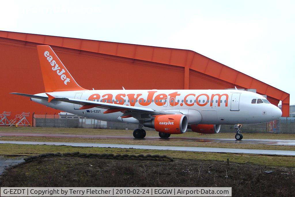 G-EZDT, 2008 Airbus A319-111 C/N 3720, Easyjet A319 taxies out at Luton