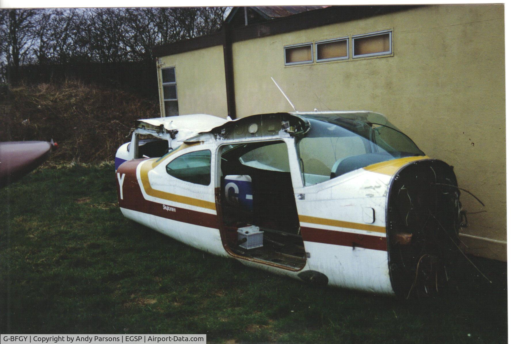 G-BFGY, 1976 Reims F182P Skylane C/N 0009, remains of this 182 after its crash  04-08-1987