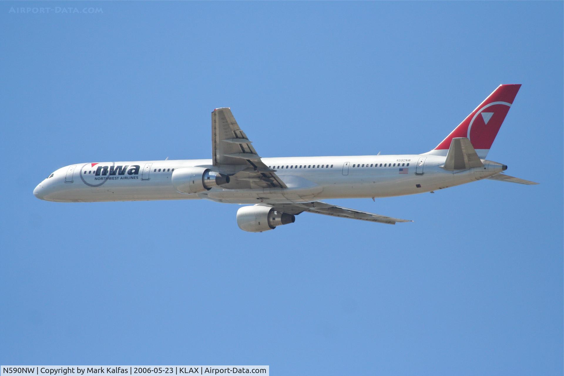 N590NW, 2003 Boeing 757-351 C/N 32990, Northwest Boeing 757-351, N590NW 25R departure KLAX.