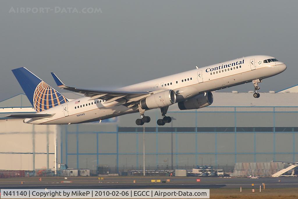 N41140, 2000 Boeing 757-224 C/N 30353, Climbing away from 05L, bound for Newark NJ.