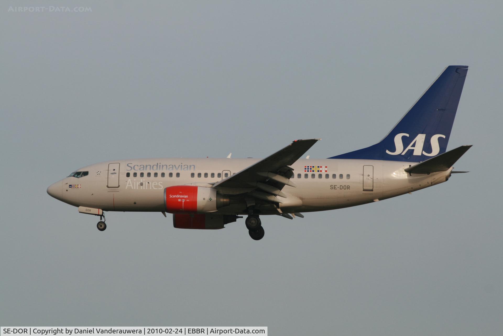 SE-DOR, 1999 Boeing 737-683 C/N 28305, Arrival of flight SK589 to RWY 25L
