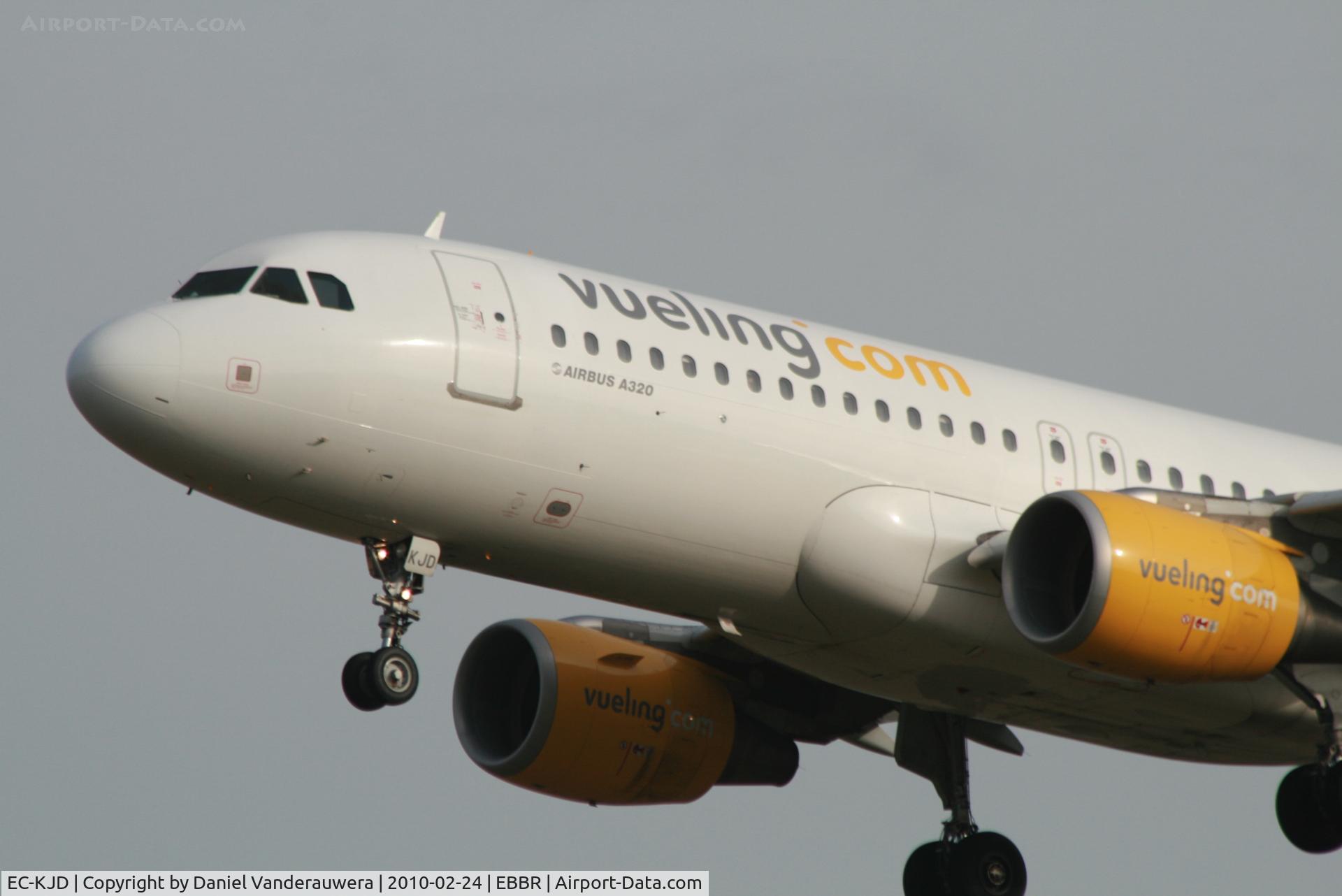 EC-KJD, 2007 Airbus A320-216 C/N 3237, Arrival of flight VY8988 to RWY 25L