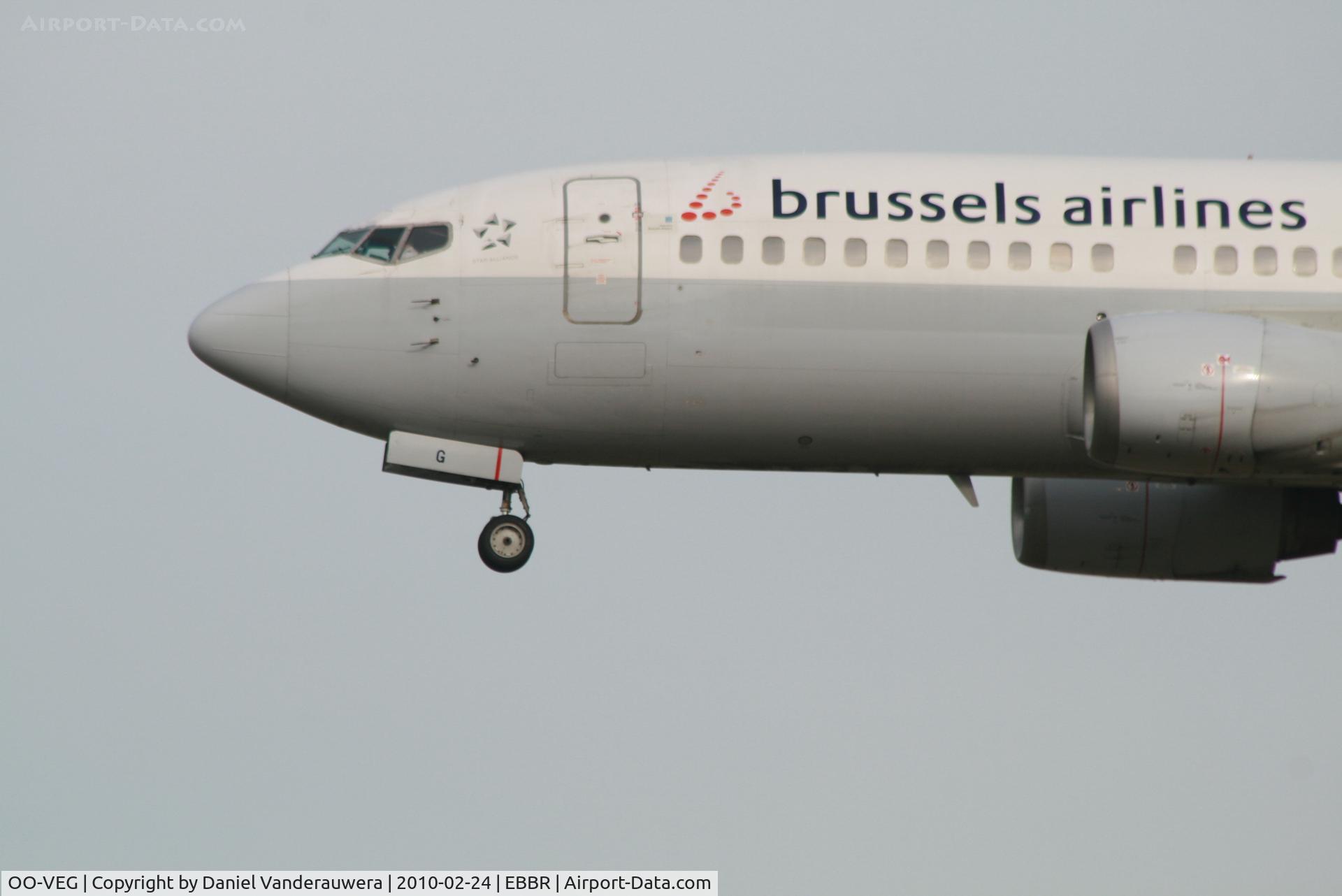 OO-VEG, 1998 Boeing 737-36N C/N 28568, Arrival of flight SN2808 to RWY 25L  -  now with Star Alliance