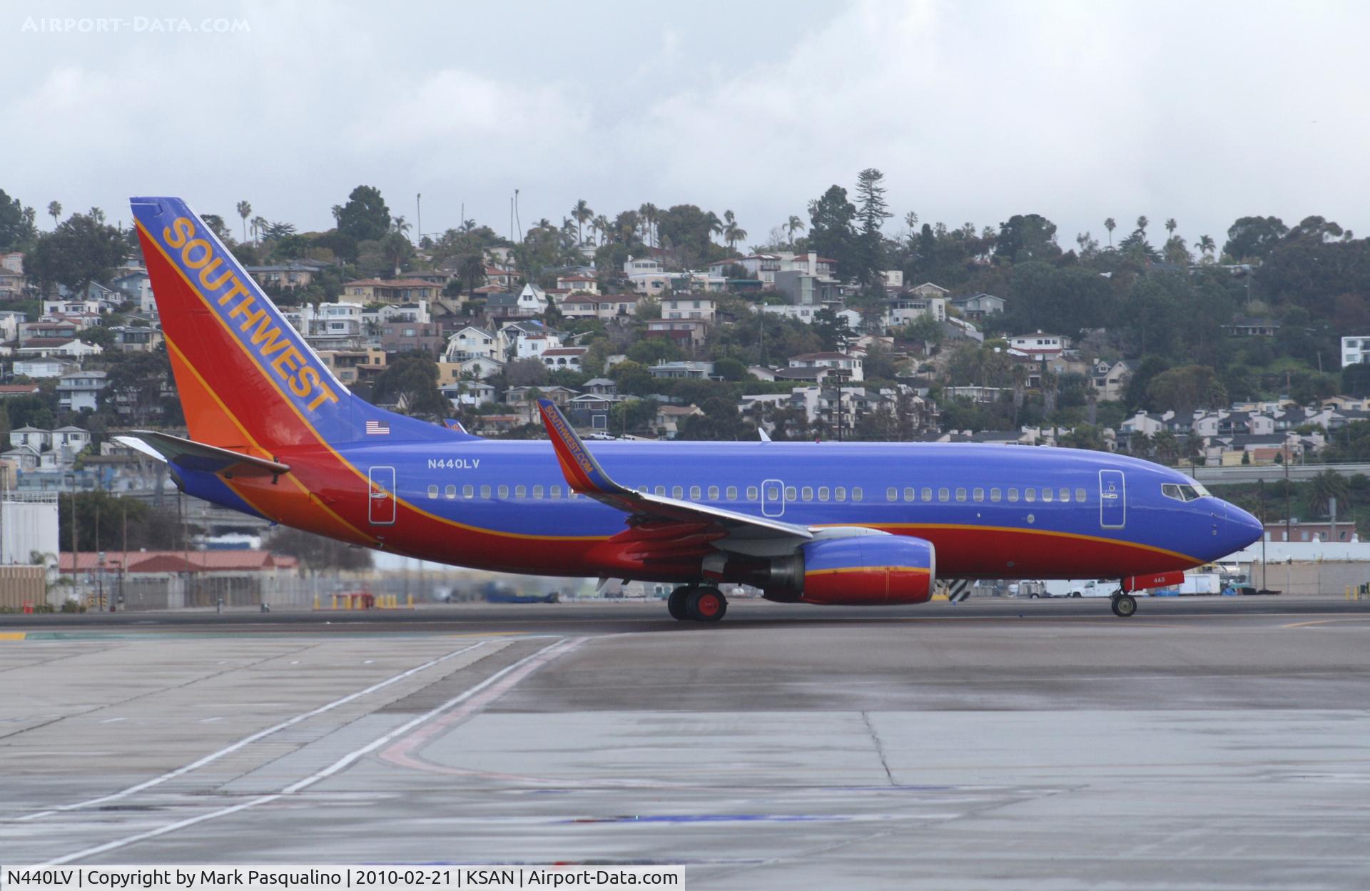 N440LV, 2003 Boeing 737-7H4 C/N 29835, Boeing 737-700