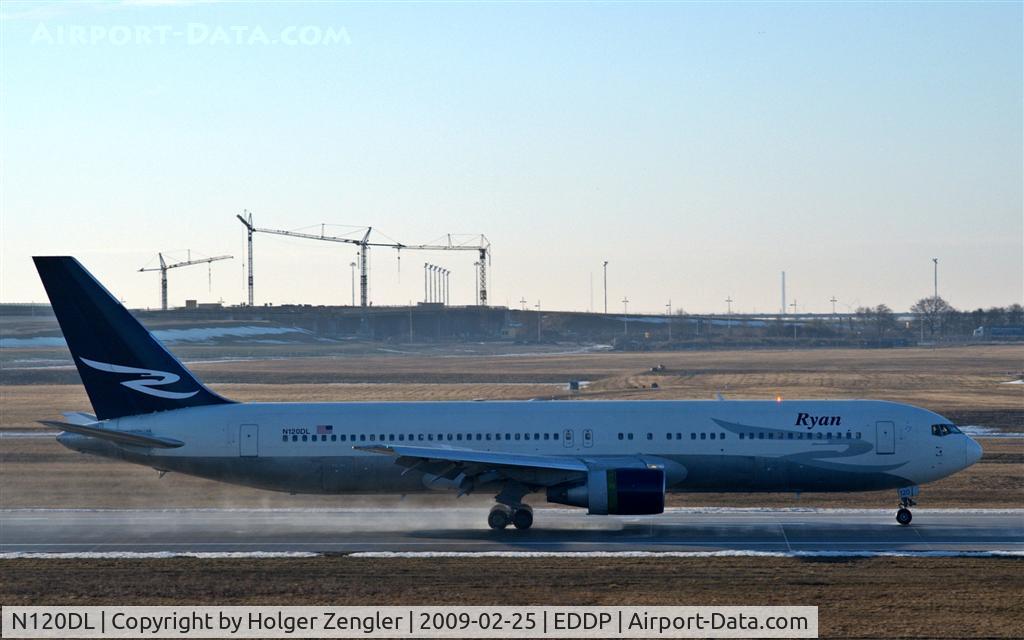 N120DL, 1986 Boeing 767-332 C/N 23279, Arrival on rwy 08R