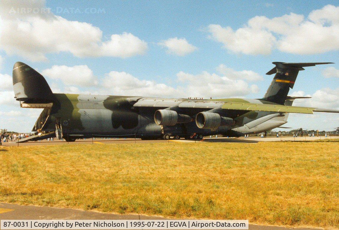 87-0031, 1987 Lockheed C-5B Galaxy C/N 500-0117, C-5B Galaxy of the 60th Airlift Mobility Wing at Dover AFB on display at the 1995 Intnl Air Tattoo at RAF Fairford.