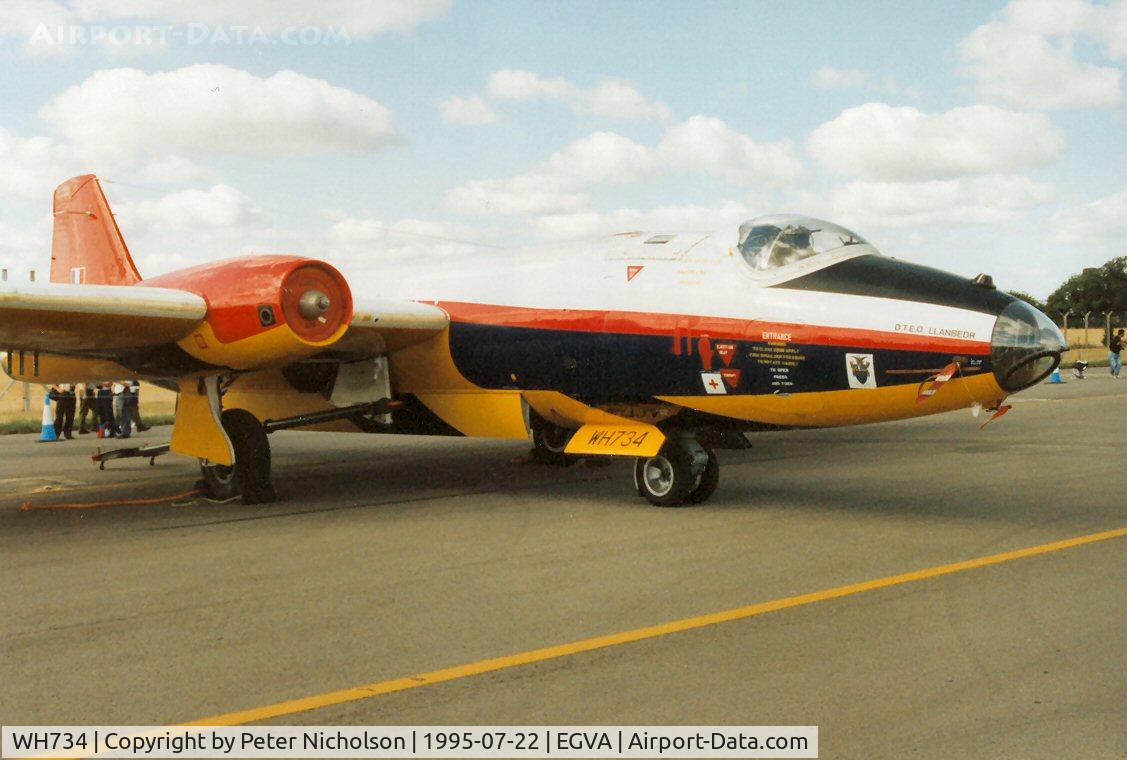 WH734, English Electric Canberra B(TT).2 C/N EEP71214, Canberra B.2 of the Defence Test and Evaluation Organisation (DTEO) at Llanbedr on display at the 1995 Intnl Air Ttatoo at RAF Fairford