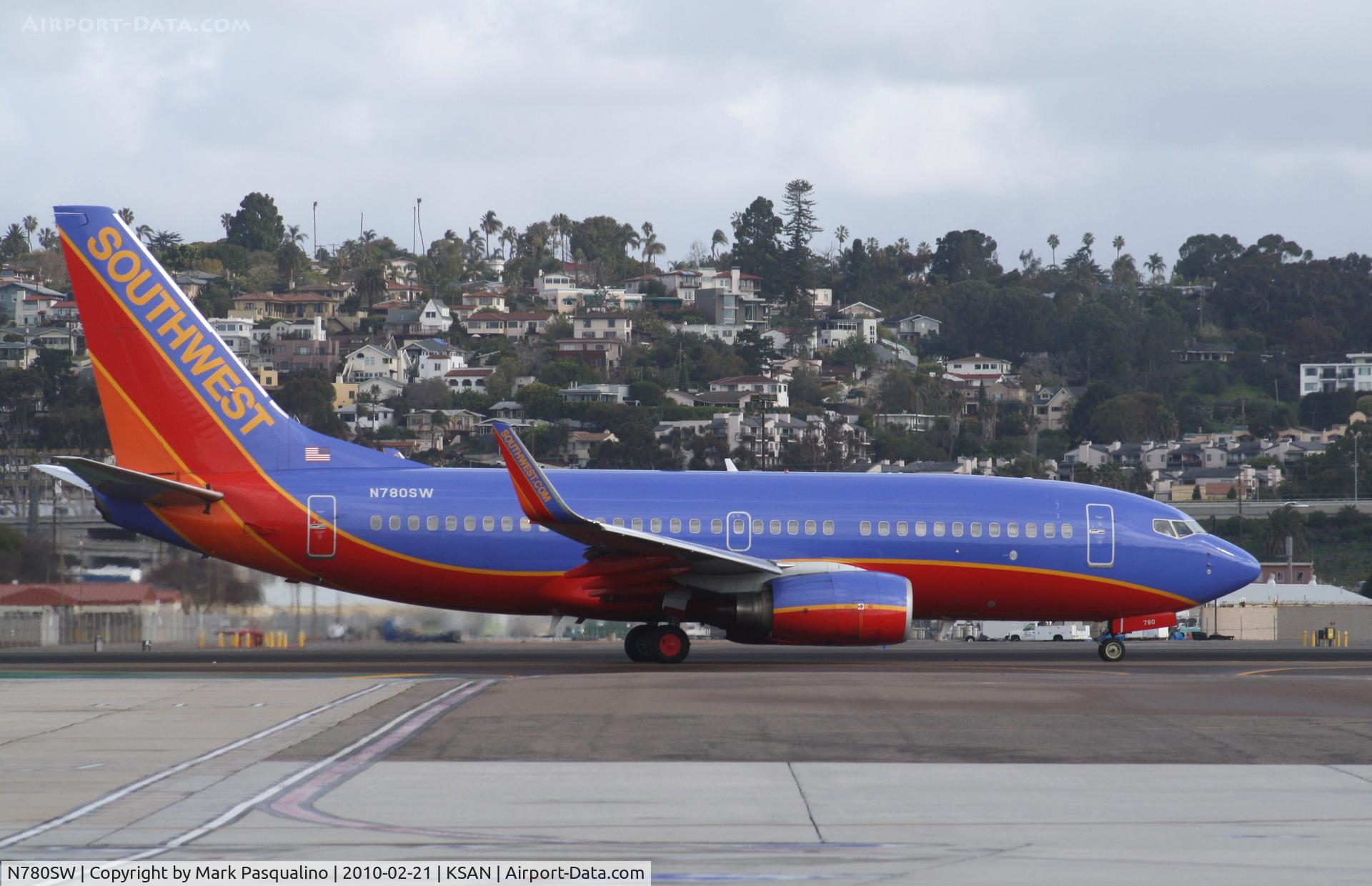 N780SW, 2000 Boeing 737-7H4 C/N 27885, Boeing 737-700