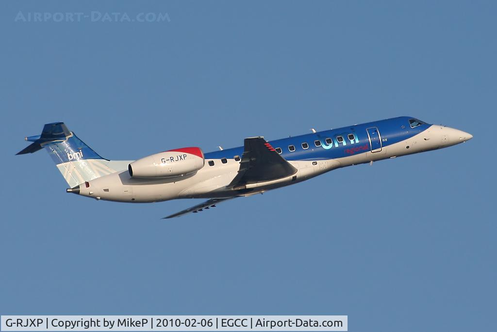 G-RJXP, 2001 Embraer ERJ-135ER (EMB-135ER) C/N 145431, Climbing away from 05L.
