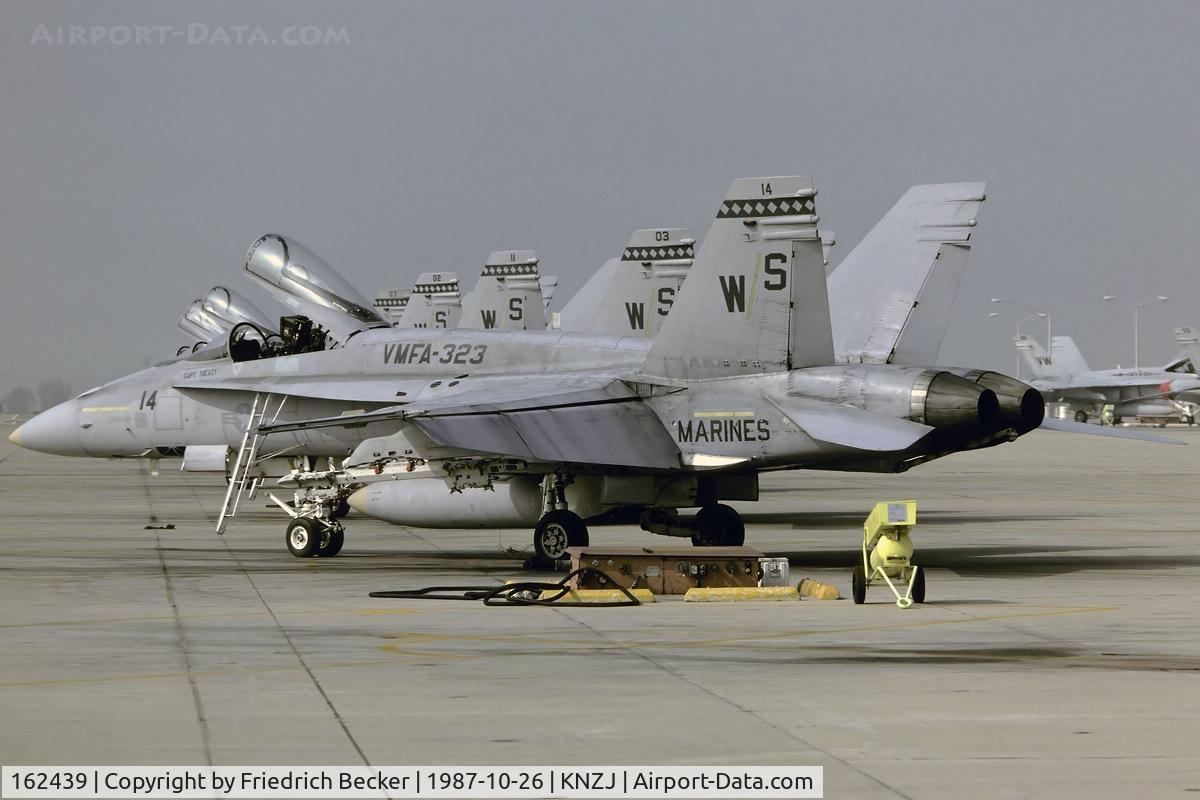 162439, McDonnell Douglas F/A-18A Hornet C/N 0283/A228, VMFA-323 flightline scene at MCAS El Toro