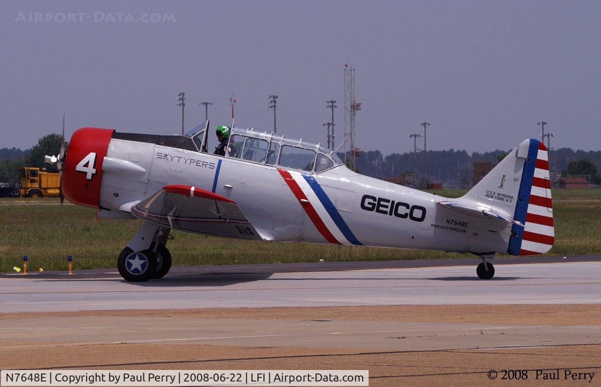 N7648E, 1942 North American SNJ-3 Texan C/N 78-6987, Sporting her new colors.