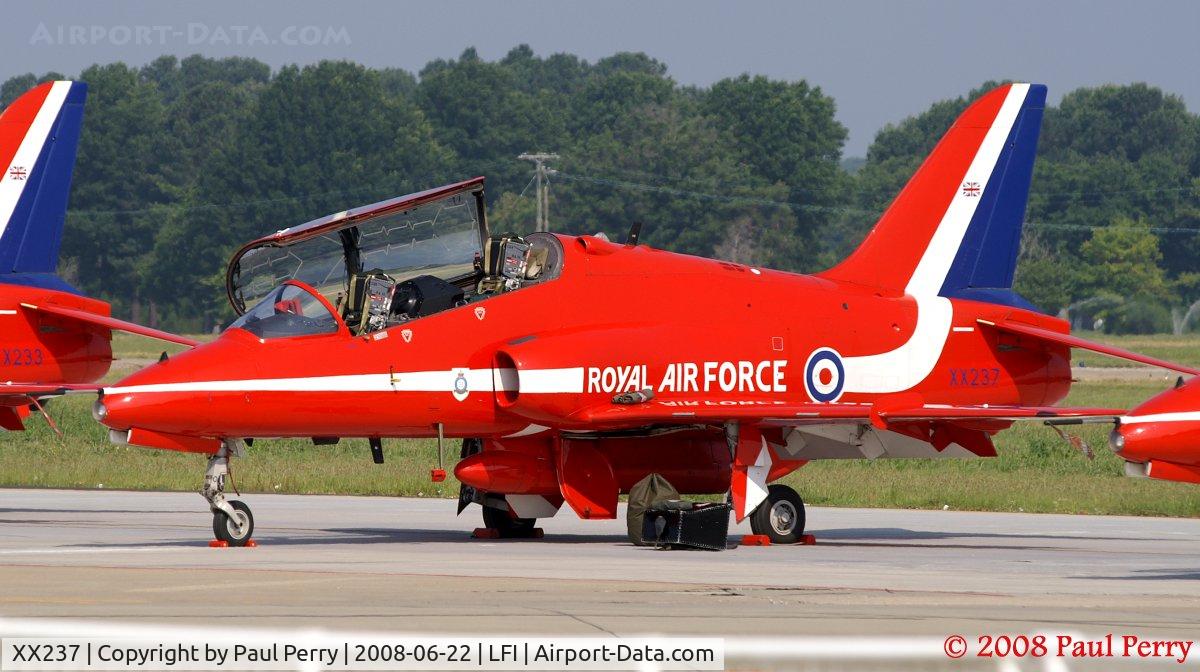 XX237, 1978 Hawker Siddeley Hawk T.1A C/N 073/312073, Glorious colors when the sun hits