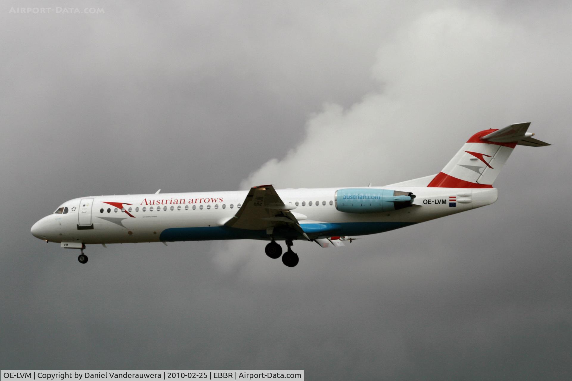 OE-LVM, 1991 Fokker F100 (F-28-0100) C/N 11361, Flight OS367 is descending to RWY 25L