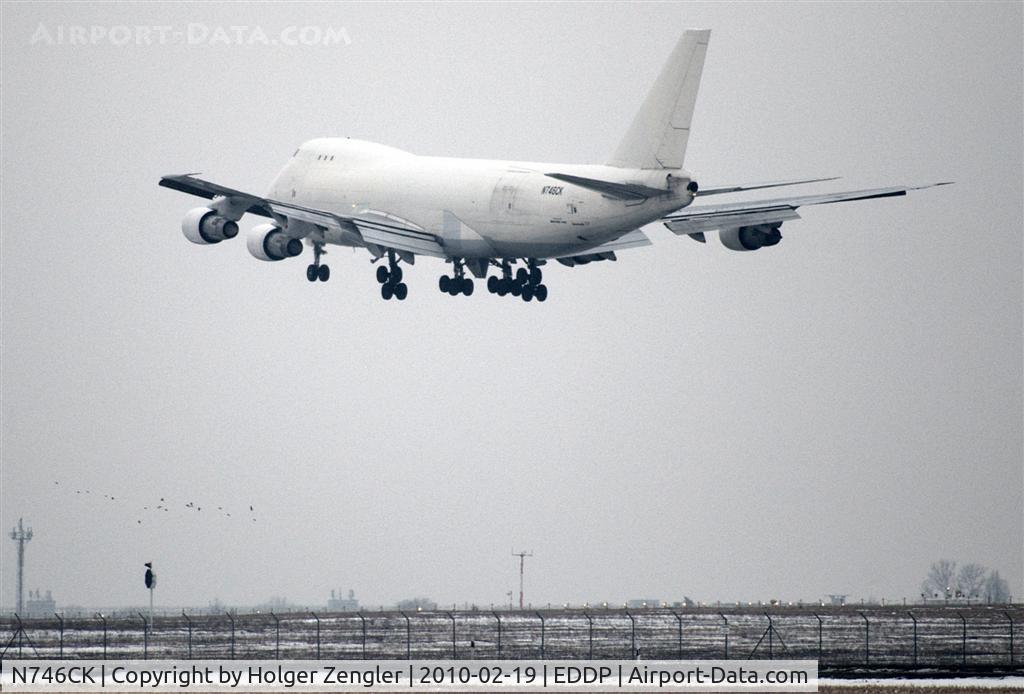 N746CK, 1982 Boeing 747-246F C/N 22989, Last meters down to LEJ