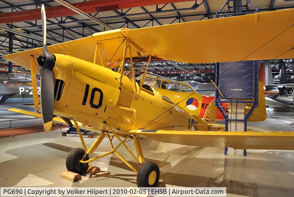 PG690, De Havilland DH-82A Tiger Moth II C/N 86587, DH-82A