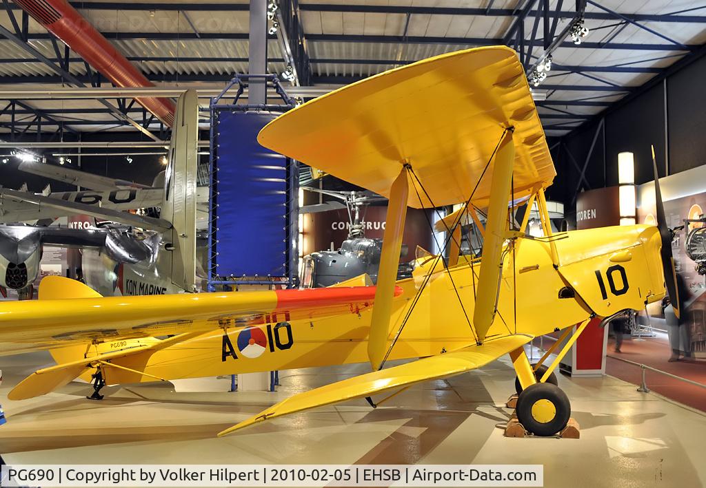 PG690, De Havilland DH-82A Tiger Moth II C/N 86587, DH-82