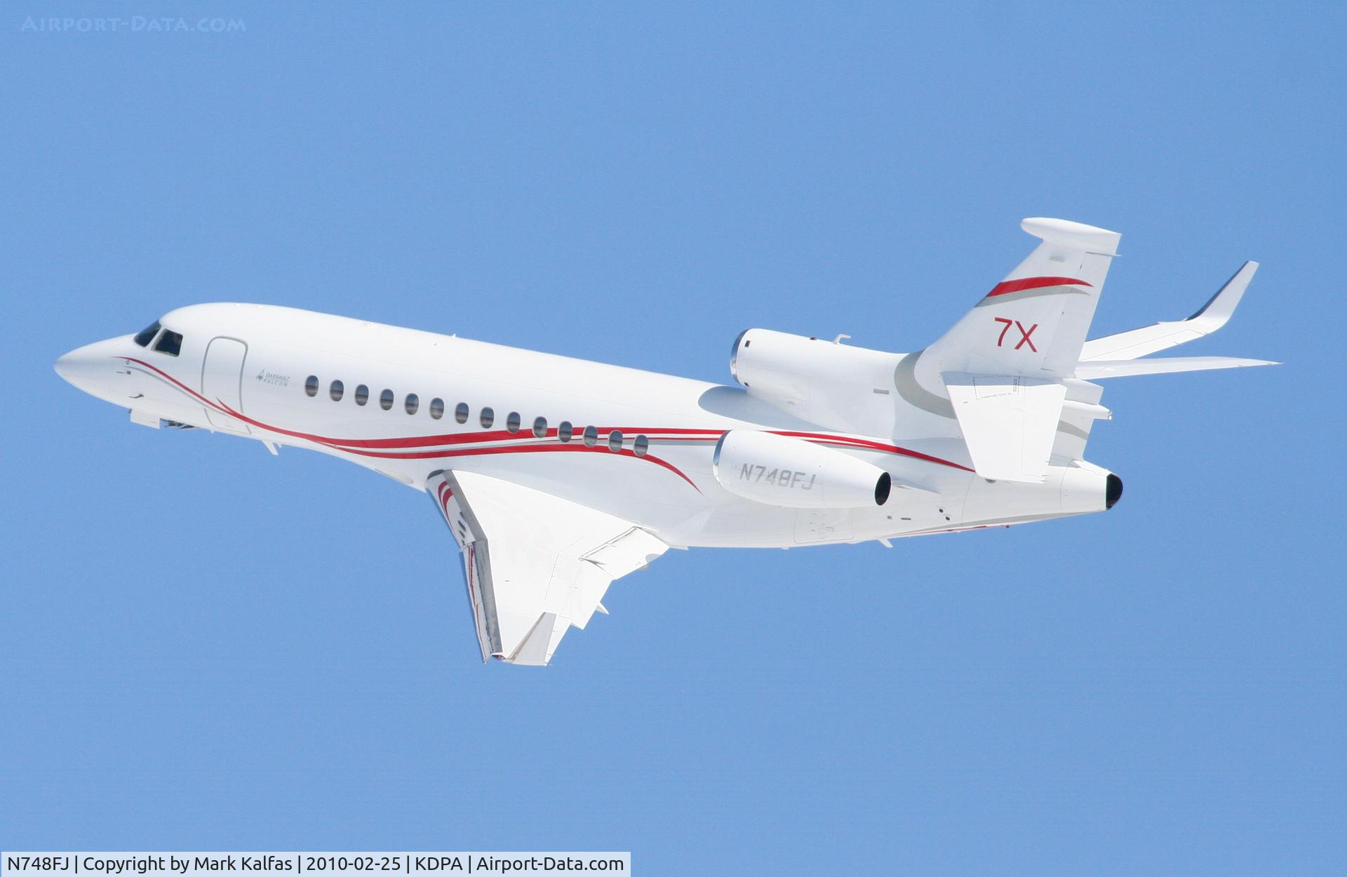 N748FJ, 2008 Dassault Falcon 7X C/N 48, Dassault Aviation FALCON 7X, N748FJ departing KDPA 2L for KMKE after a short visit and demo ride.