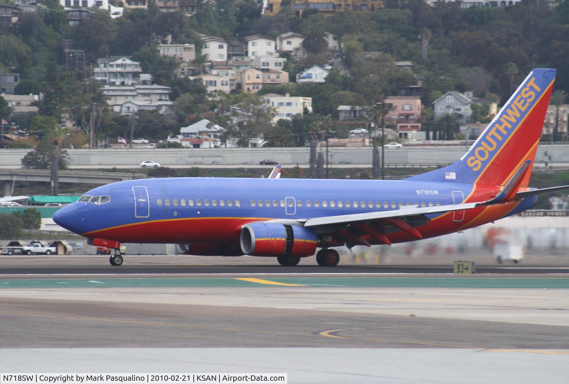 N718SW, 1998 Boeing 737-7H4 C/N 27852, Boeing 737-700