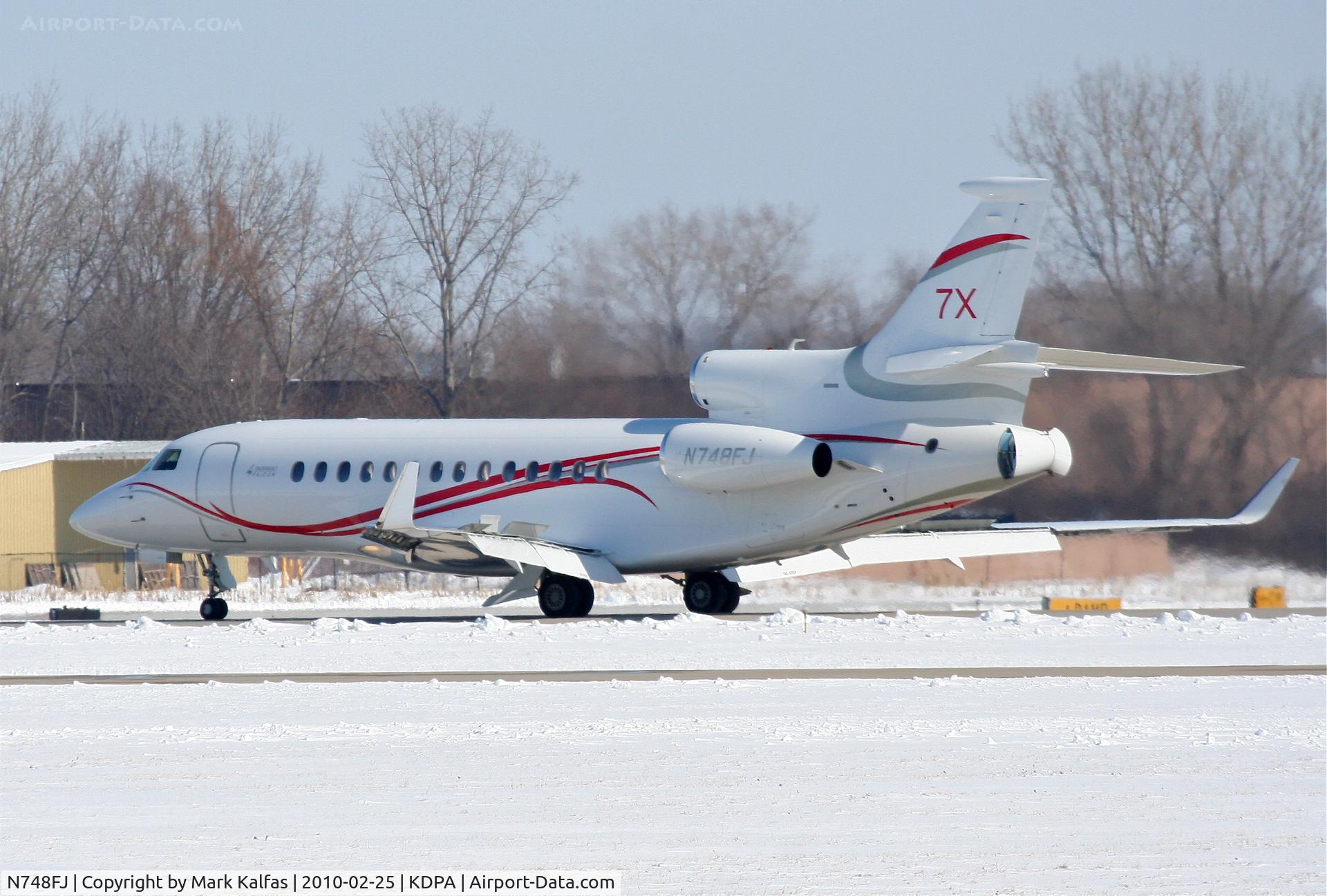 N748FJ, 2008 Dassault Falcon 7X C/N 48, Dassault Aviation FALCON 7X, N748FJ breaking on 2L KDPA.