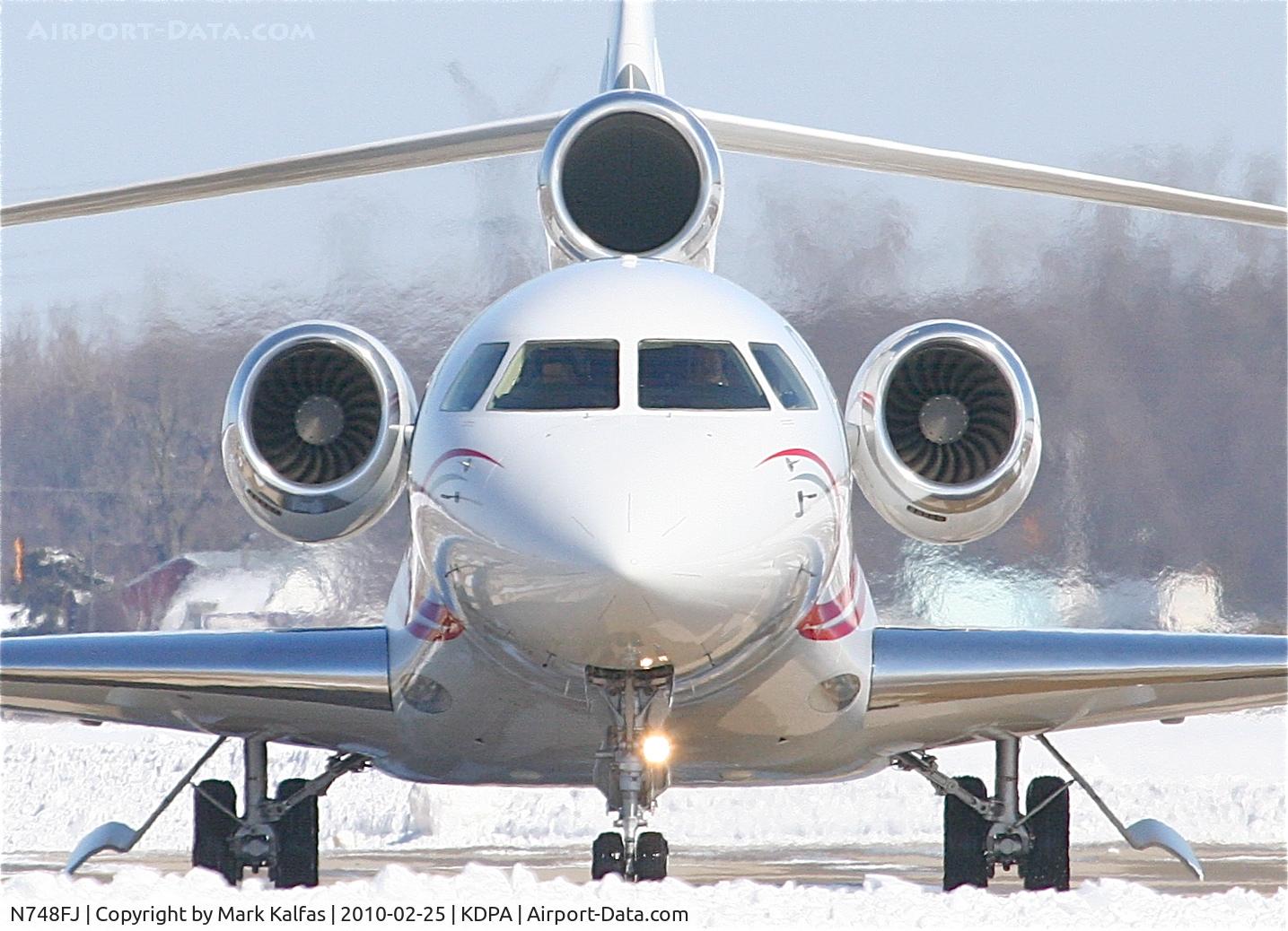 N748FJ, 2008 Dassault Falcon 7X C/N 48, Dassault Aviation FALCON 7X, N748FJ taxing to the ramp via whiskey 8 KDPA.