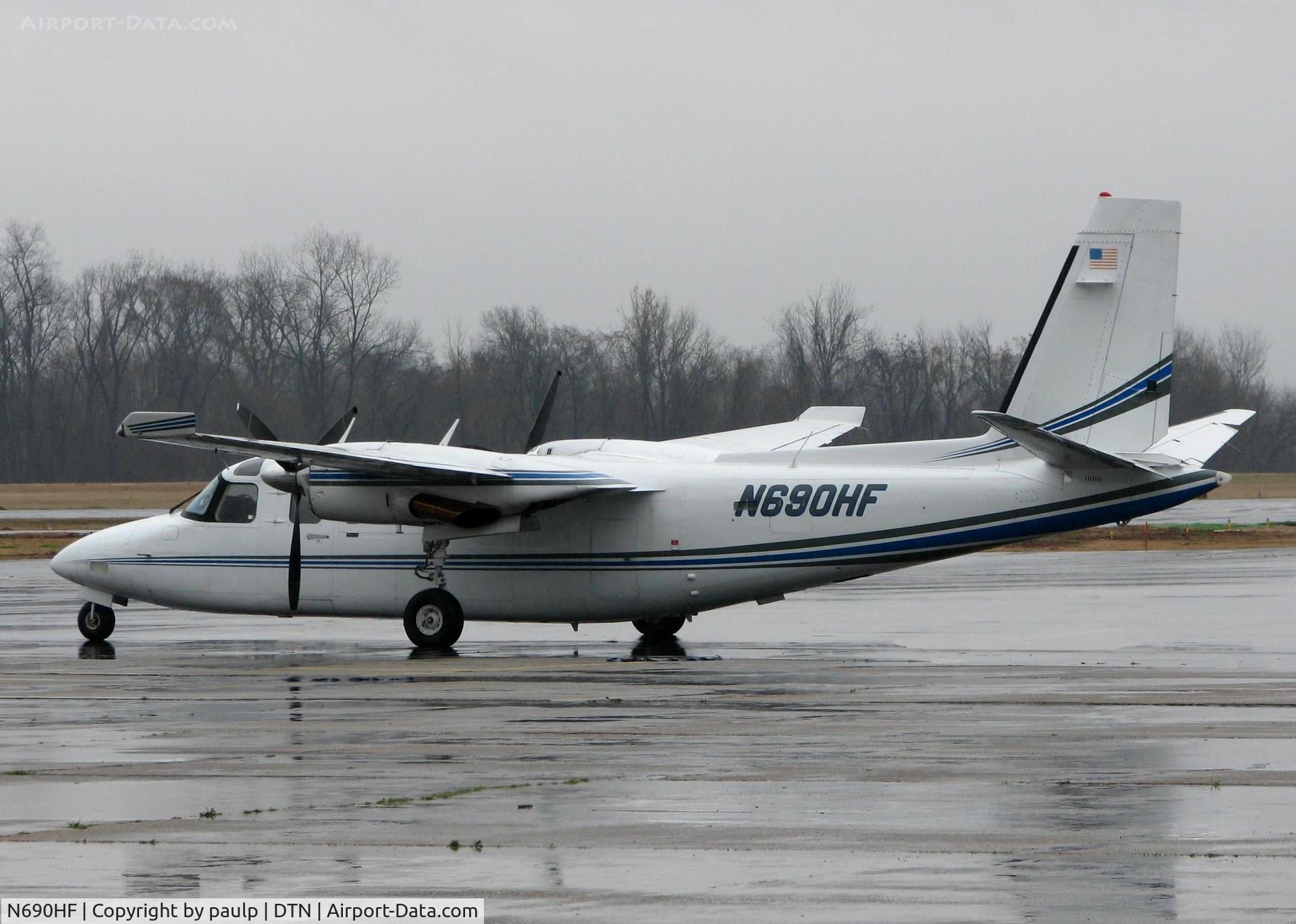 N690HF, 1975 Rockwell International 690A Turbo Commander C/N 11298, Rainy day at Shreveport's Downtown Airport.