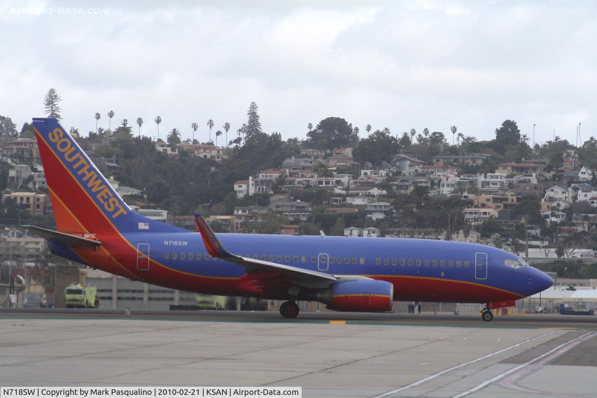 N718SW, 1998 Boeing 737-7H4 C/N 27852, Boeing 737-700