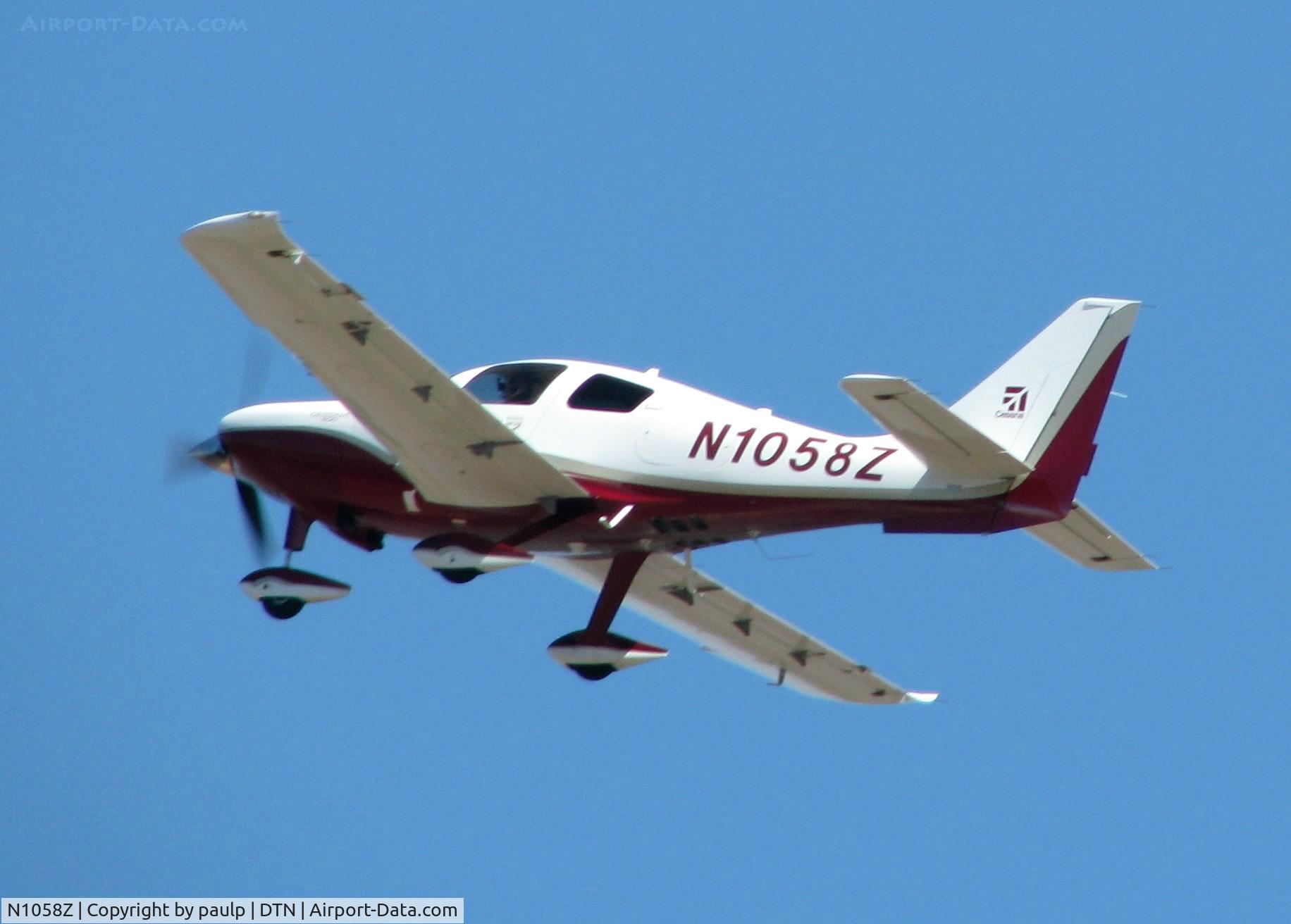 N1058Z, 2008 Cessna LC41-550FG C/N 411058, Off of runway 32 at Downtown Shreveport.
