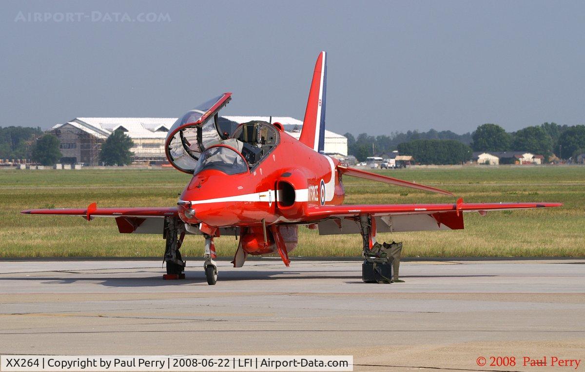XX264, 1978 Hawker Siddeley Hawk T.1A C/N 100/312100, On Langley's ramp