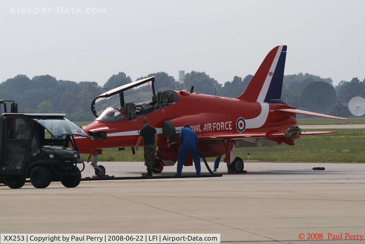 XX253, 1978 Hawker Siddeley Hawk T.1A C/N 089/312089, Getting some care on the ramp
