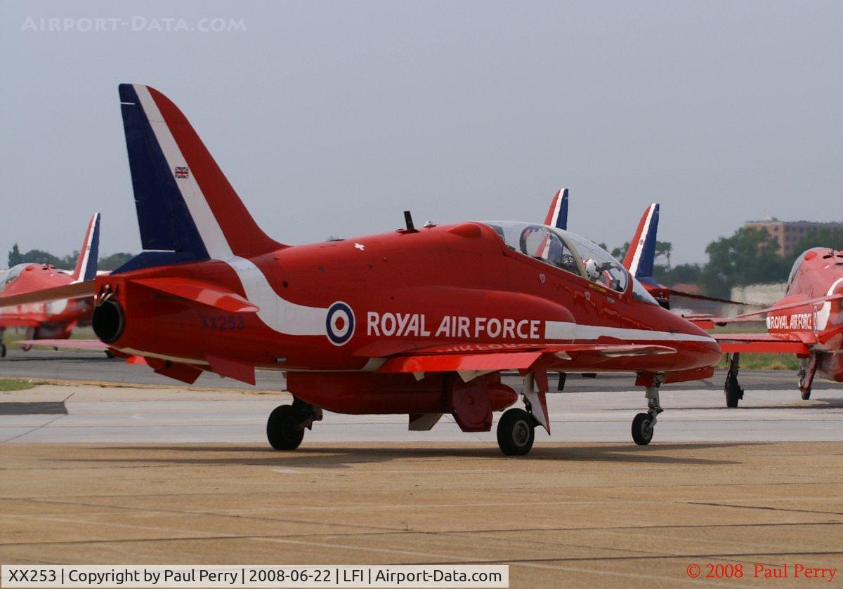 XX253, 1978 Hawker Siddeley Hawk T.1A C/N 089/312089, Taxiing out. Showtime nears.