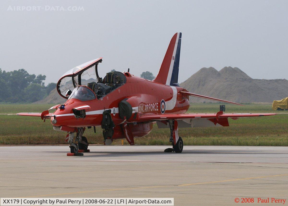 XX179, 1977 Hawker Siddeley Hawk T.1W C/N 026/312026, Awaiting the postflight